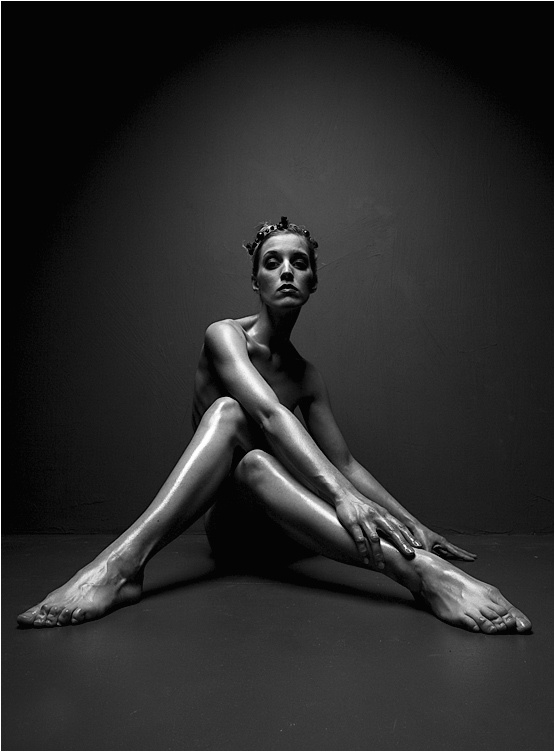 crossed nude, women, sculpture
