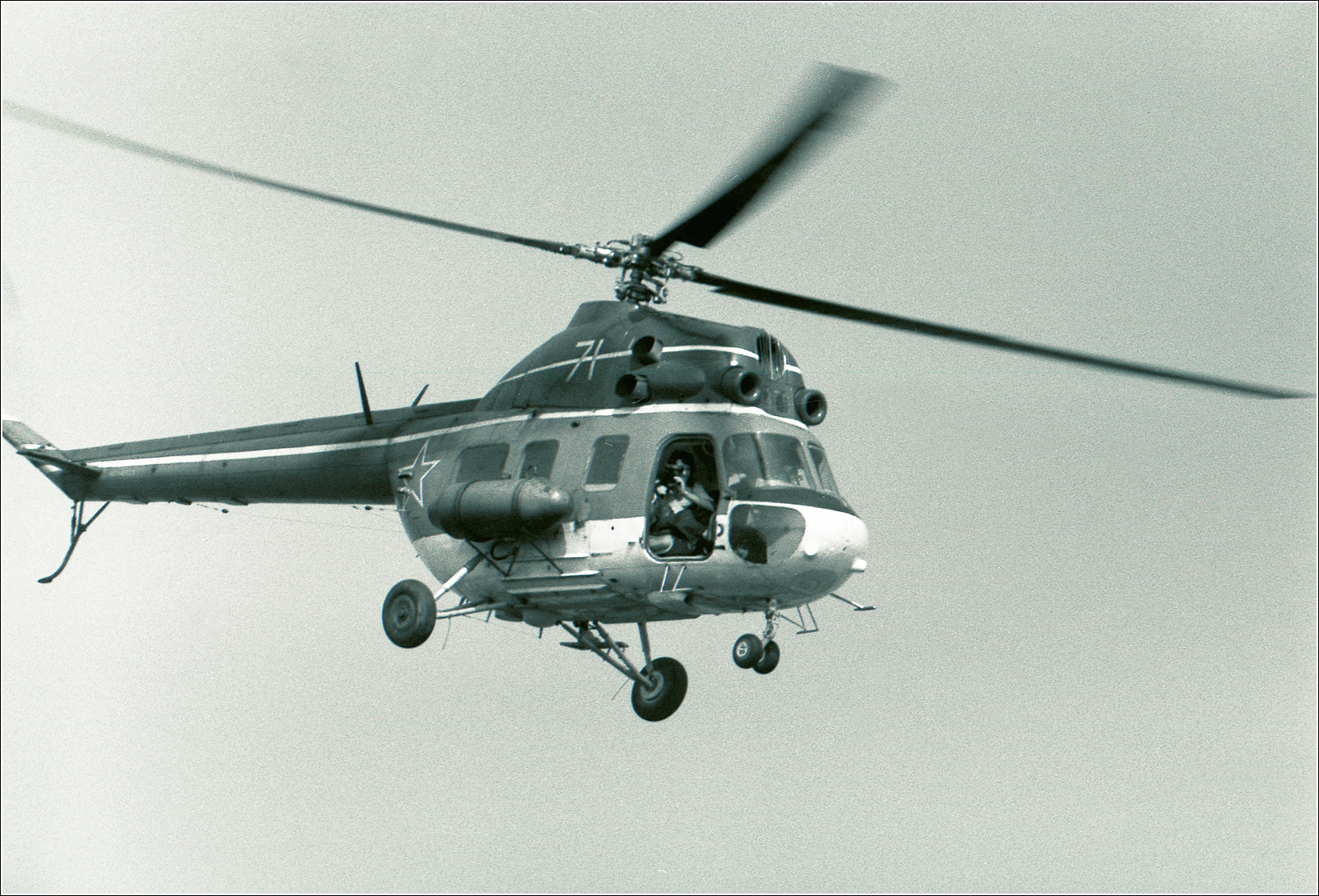 Ми-2 (1987 г) Ми-2 авиация вертолет полет Тушино 1987 год