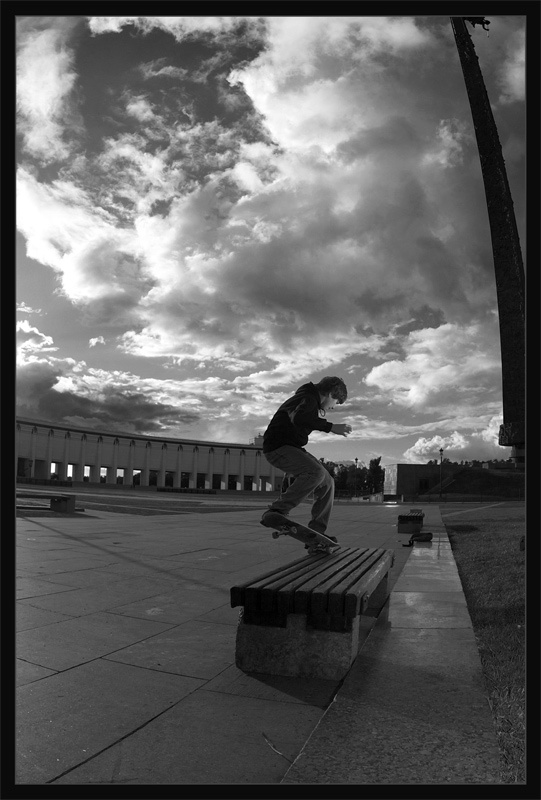 Город - лишь площадка для игр Skate, скейтборд