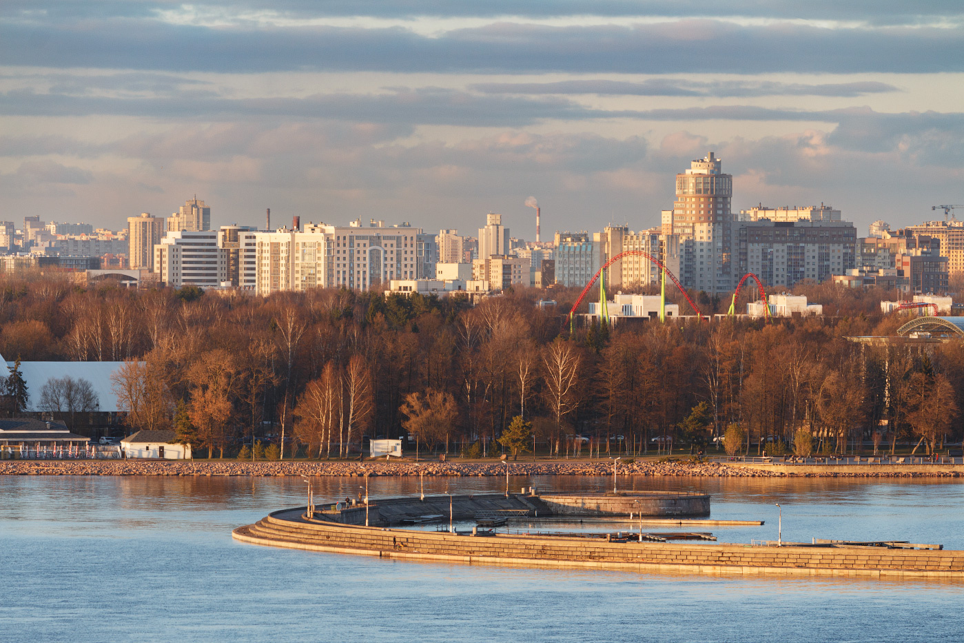 IMG_9855 россия петербург санкт-петербург санктпетербург питер спб нева вечер закат крестовский остров старая деревня дома деревья