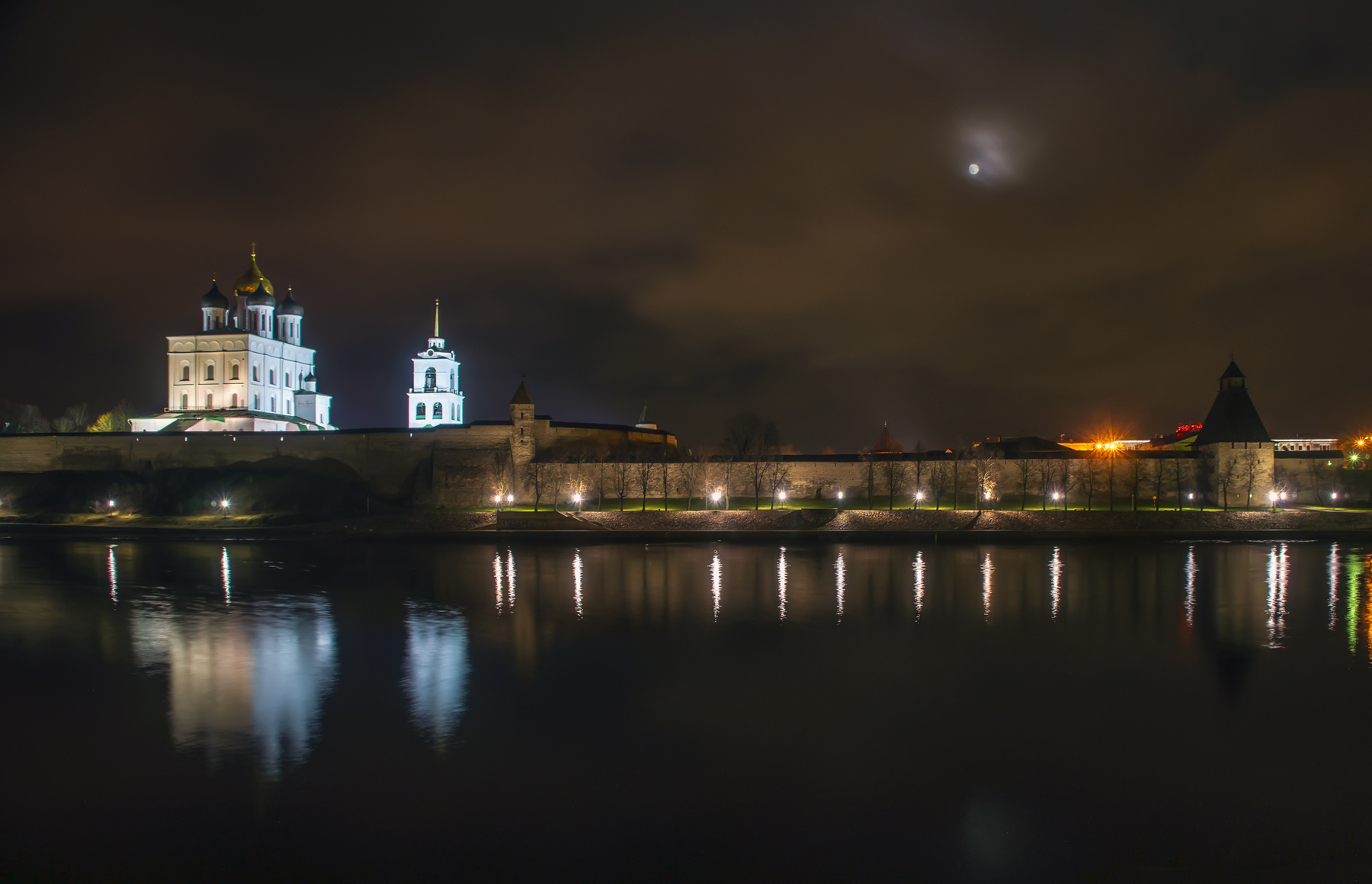 *** псков город кремль храм собор крепостная стена осень