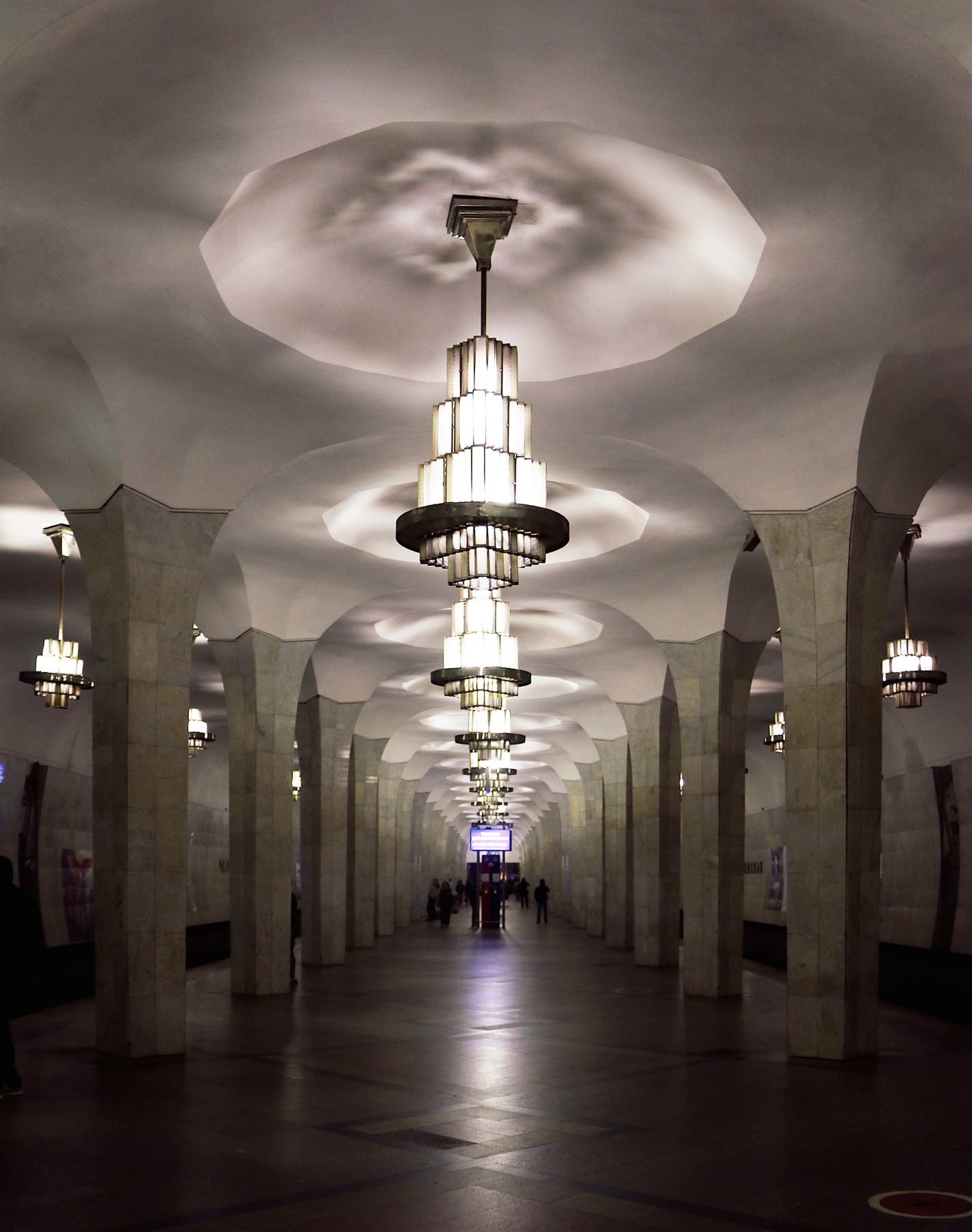 Симметрия подземного дворца метро Чертановская
