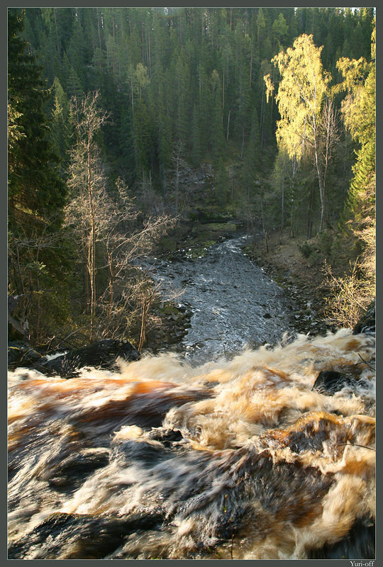 С высоты падения дикой реки. Водопад Юканкоски