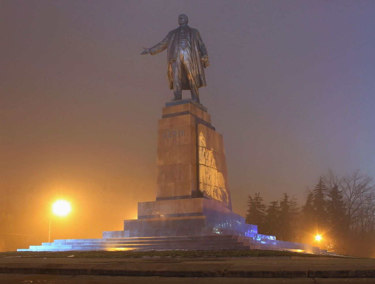 Памятник Ленину!!!!! 