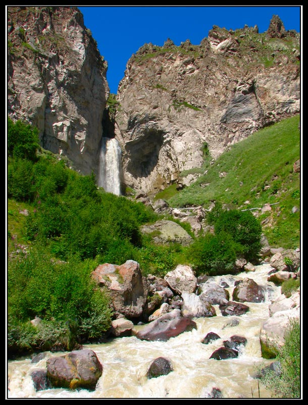 Водопад \\\\\\\\\\\\\\\"Султан\\\\\\\\\\\\\\\" Кавказ, горы, россия, вода, паденние, водопад, трава, скалы, река, брызги