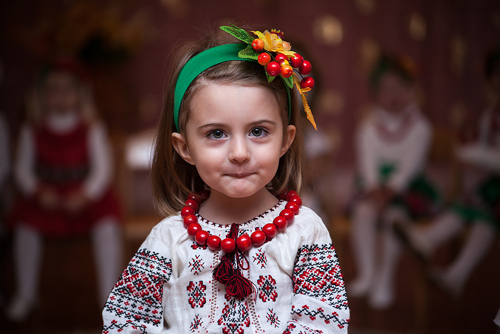 Рябинка детство, девочка, украинка