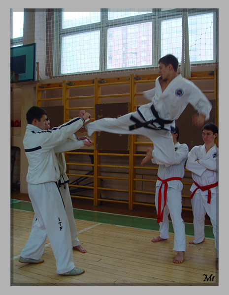 Пробежка таеквон-до таэквон-до тэквон-до тайквон-до тхэквондо taekwon-do taekwondo itf ИТФ поединок туль масоги спаринг бой самооборона разбивание удары единоборство спорт восток восточное этикет доянг dojang видео фото корея боевые искусства энциклопедия новости