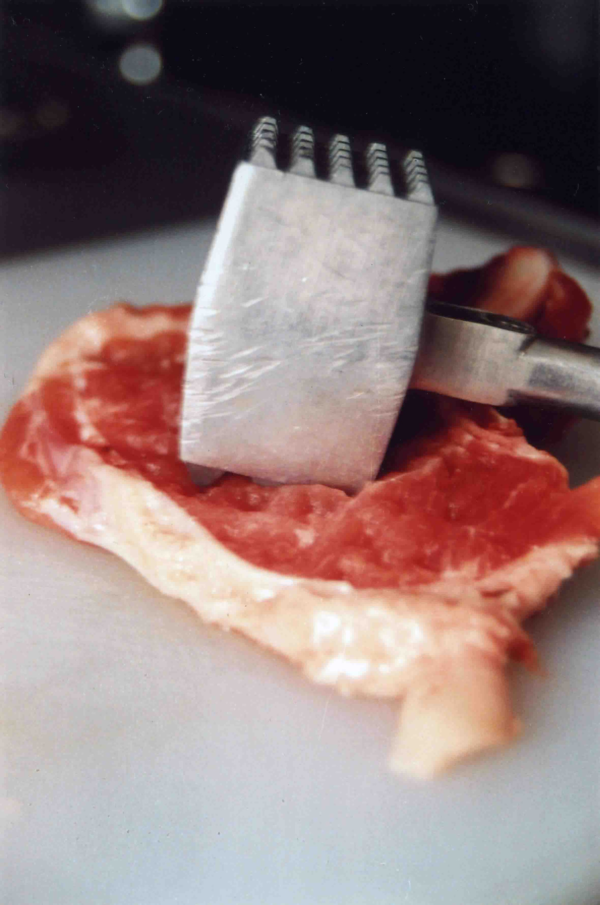Человек и закон мясо, молоток, отбивная