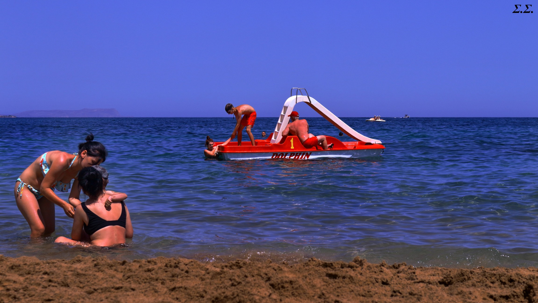 METAPOST MODERN FAMILY AT THE BEACH 