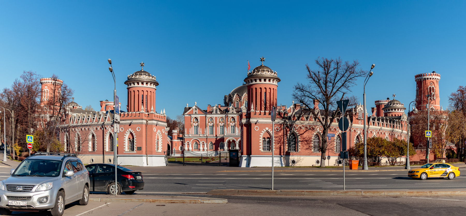 Петровский Дворец Город