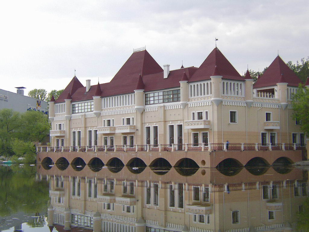 Замок на воде замок, озеро