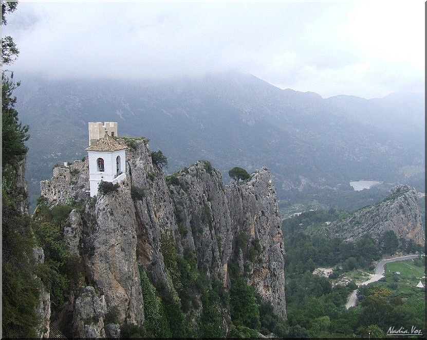старый город в горах горы, туман, старый город, колокол....