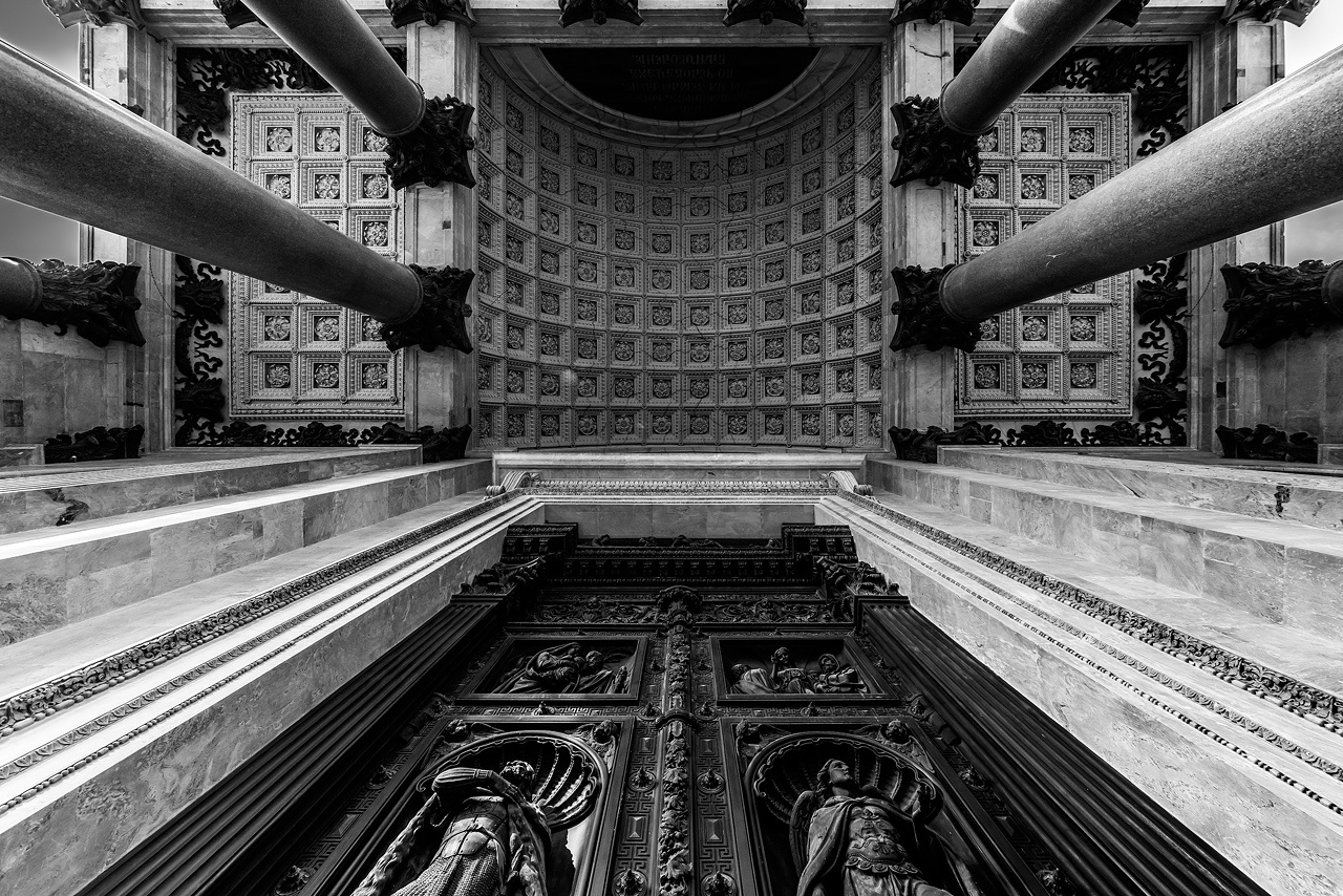 Дверь в Преисподню interior_photographer photo photoset SPB питер фотограф_петербург белимов_гущин interrior architect этопитердетка питернеспит мойгородпетербург интерьерный_фотограф съёмка_интерьера архитектурный_фотограф архитектура интерьер