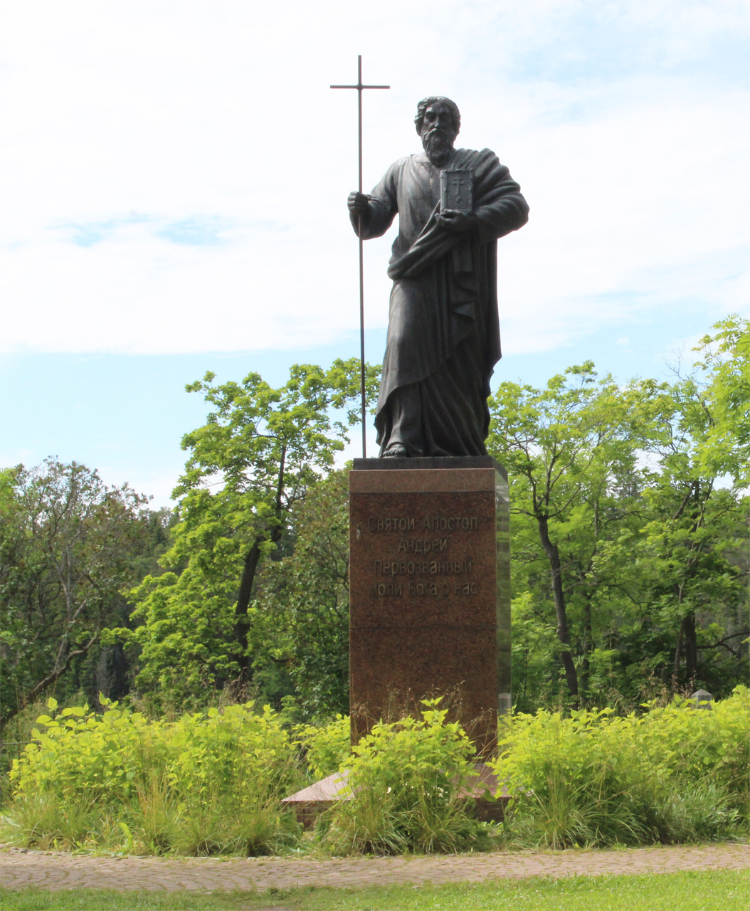 Памятник апостолу Андрею Первозванному на Валааме. 