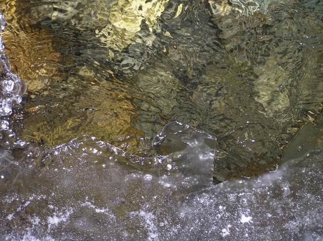 Вода. Лед. Солнце. День чудесный. ручей лед вода солнце Аршан