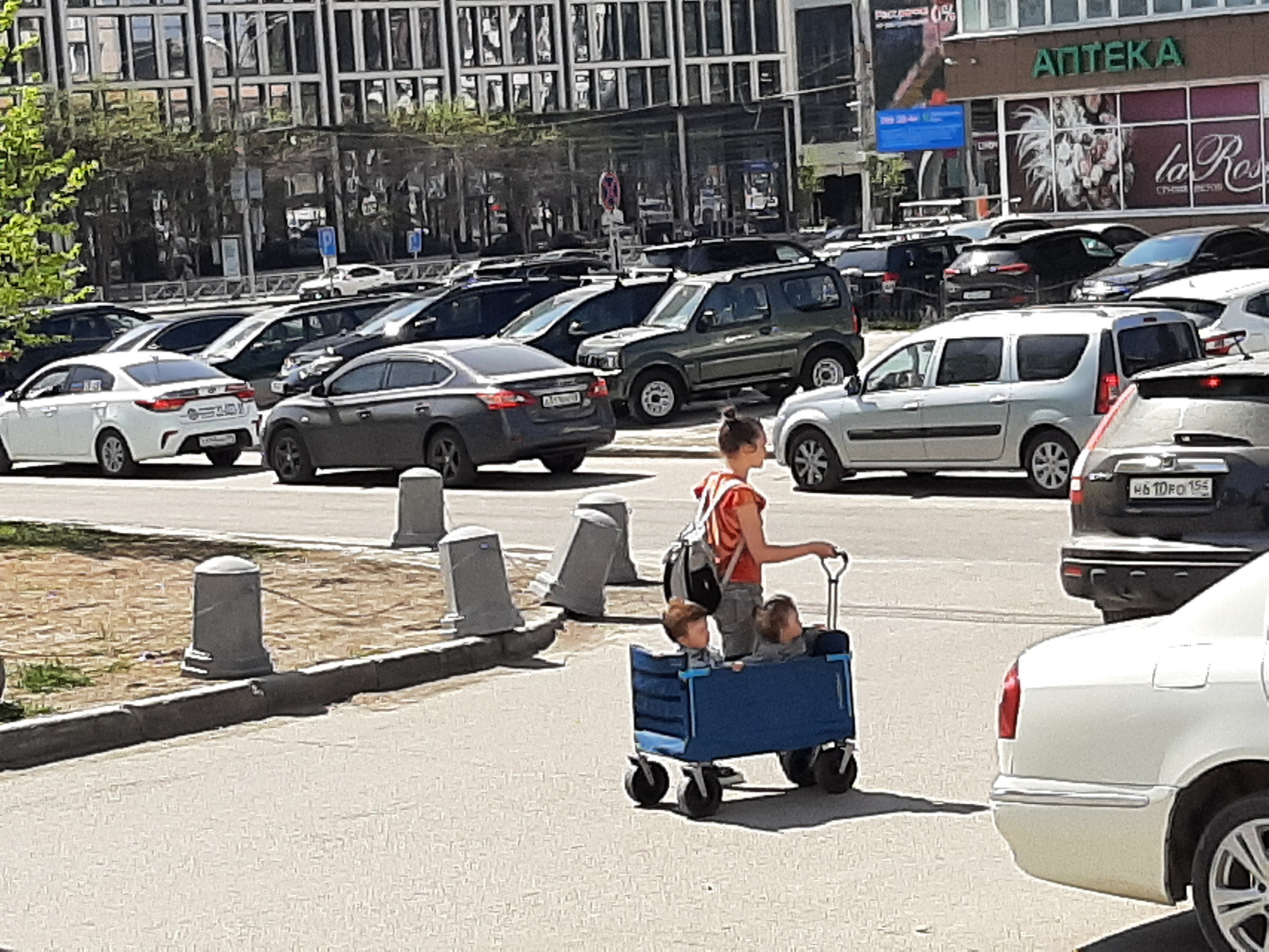 С мамой 