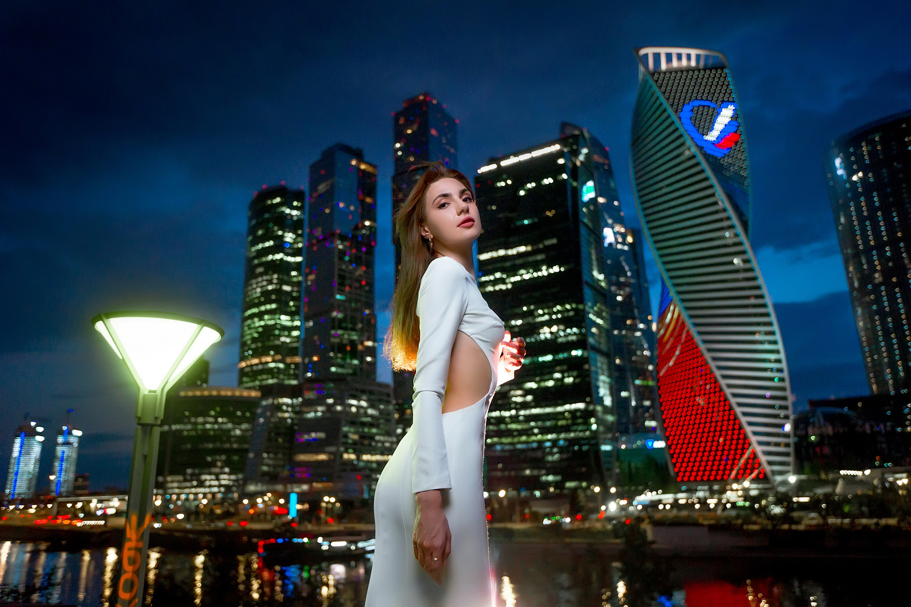 Портрет фоне Москва-Сити москва москвасити фотосессиямосквасити moscow moscowcity фотосессиямосква фотомосквы ночнаямосква mosowcity nightmoscow nightmoscowcity москвацентр москвалюблютебя