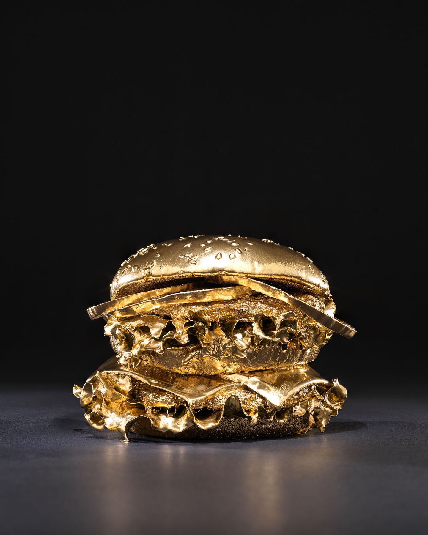 Золотой резерв золото бургер еда темный фон gold food burger mcdonlands