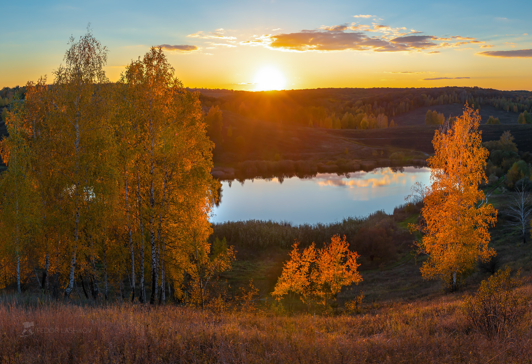 Осенний закат Белгородская область Белогорье осень осенний холмы холмистое озеро пруд водоём рыжее берег берёза закат золотистое