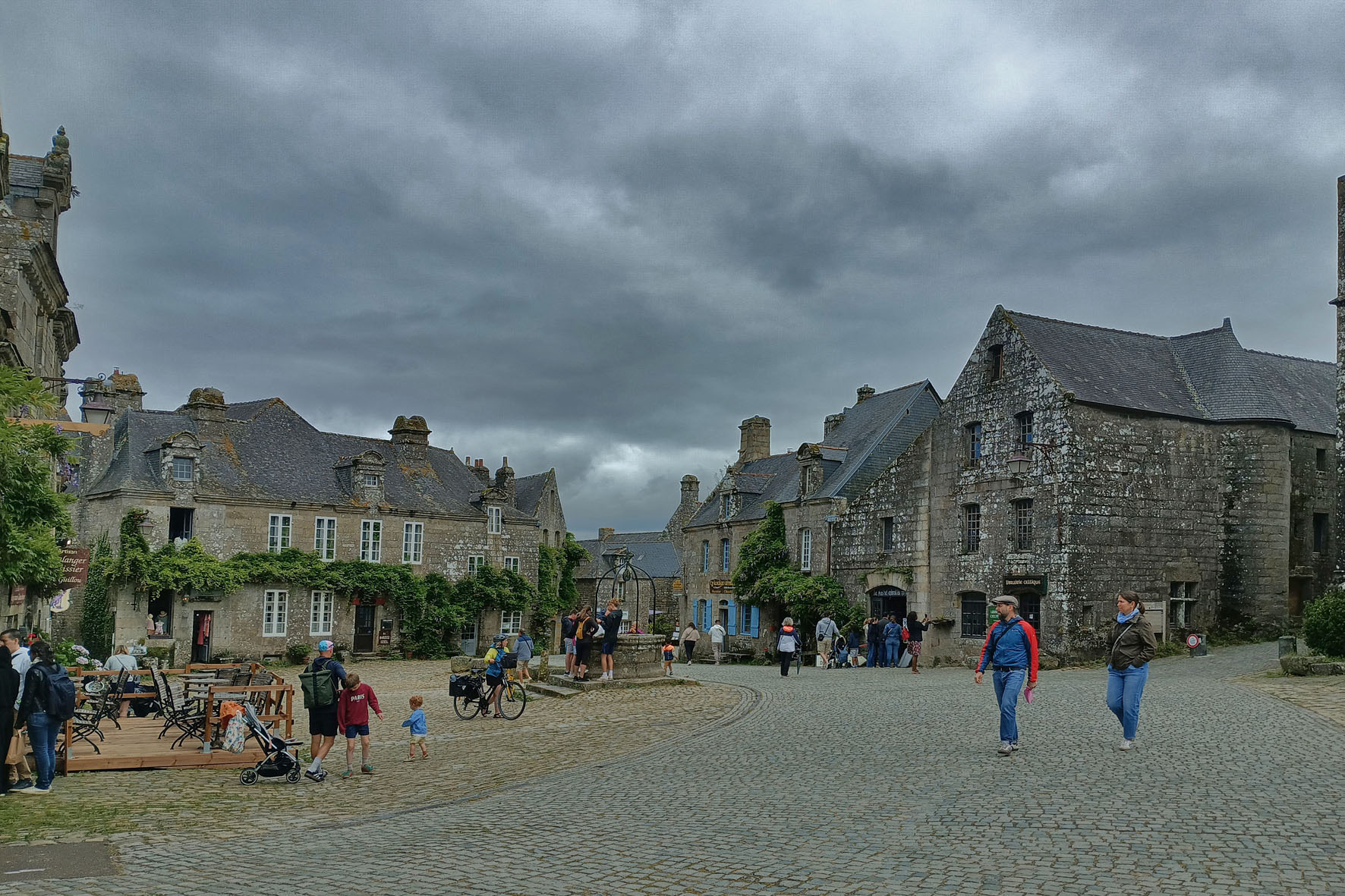 Локронан. Церковная площадь Бретань Bretagne Финистер Finister Локронан Locronan площадь