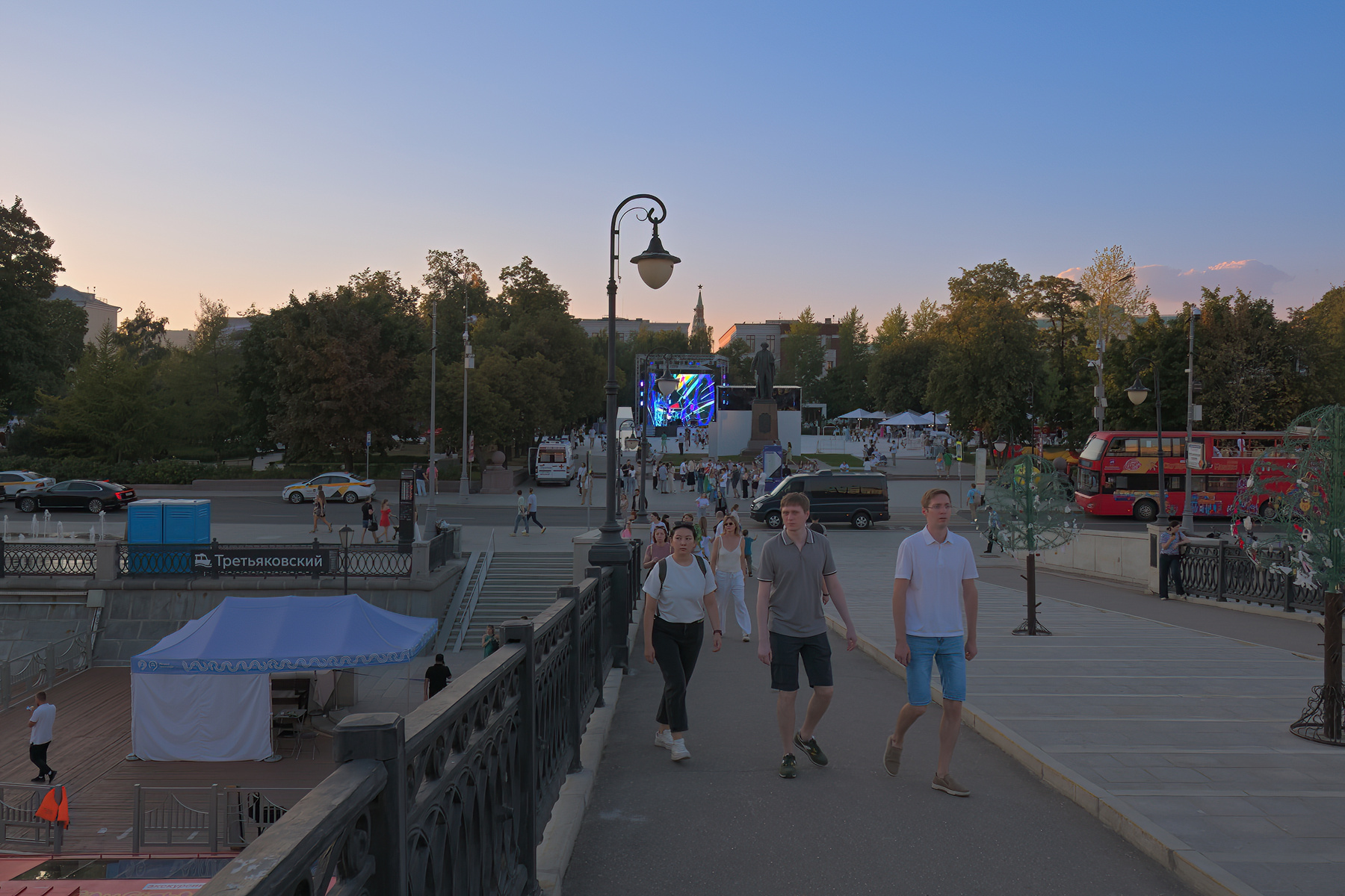 Возле Болотной площади Москва туризм виды