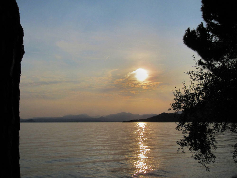 Sunset on Lake Garda озеро, солнце, закат, Италия