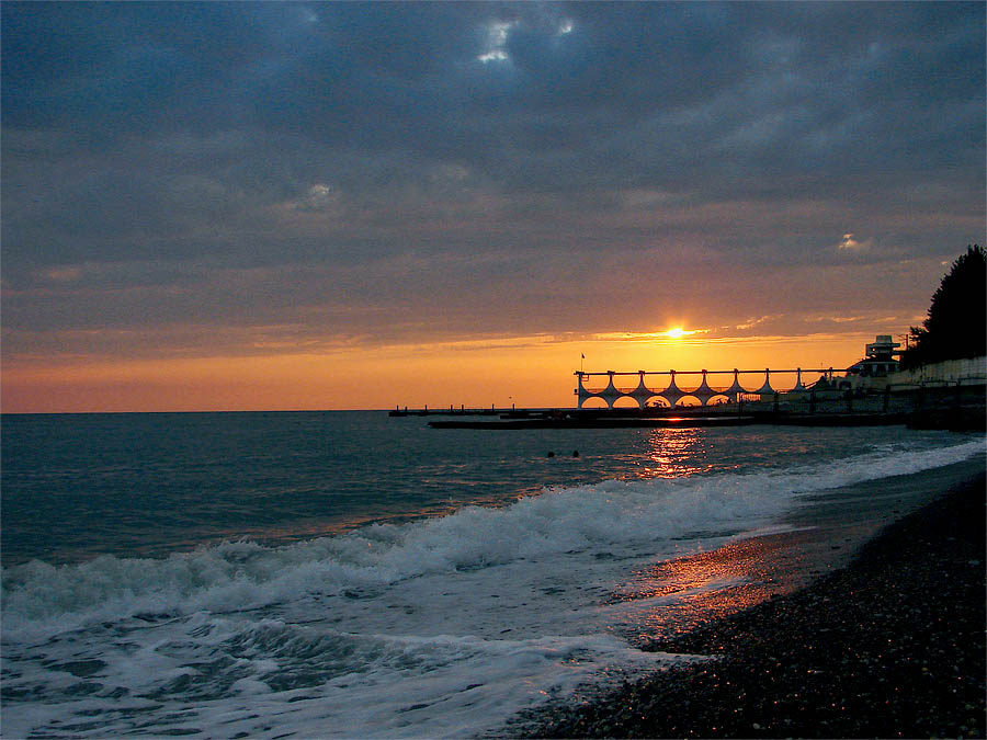 Утомленное солнце нежно с морем прощалось... Сочи, Дагомыс, море, закат.