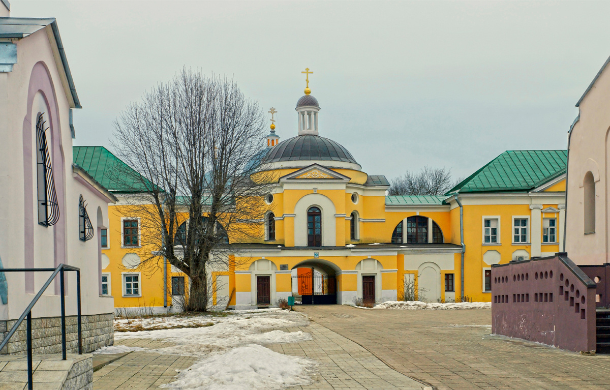 Христорожденственский женский монастырь.Спасская надвратная церковь монастырь вера