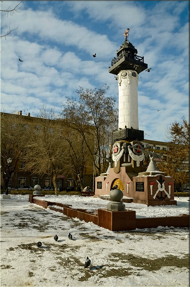 Памятник погибшим морякам Астрахань Морской Сад