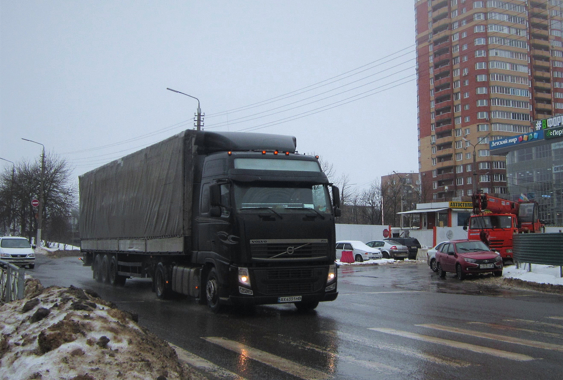 VOLVO VOLVO авто тягач улица город зима