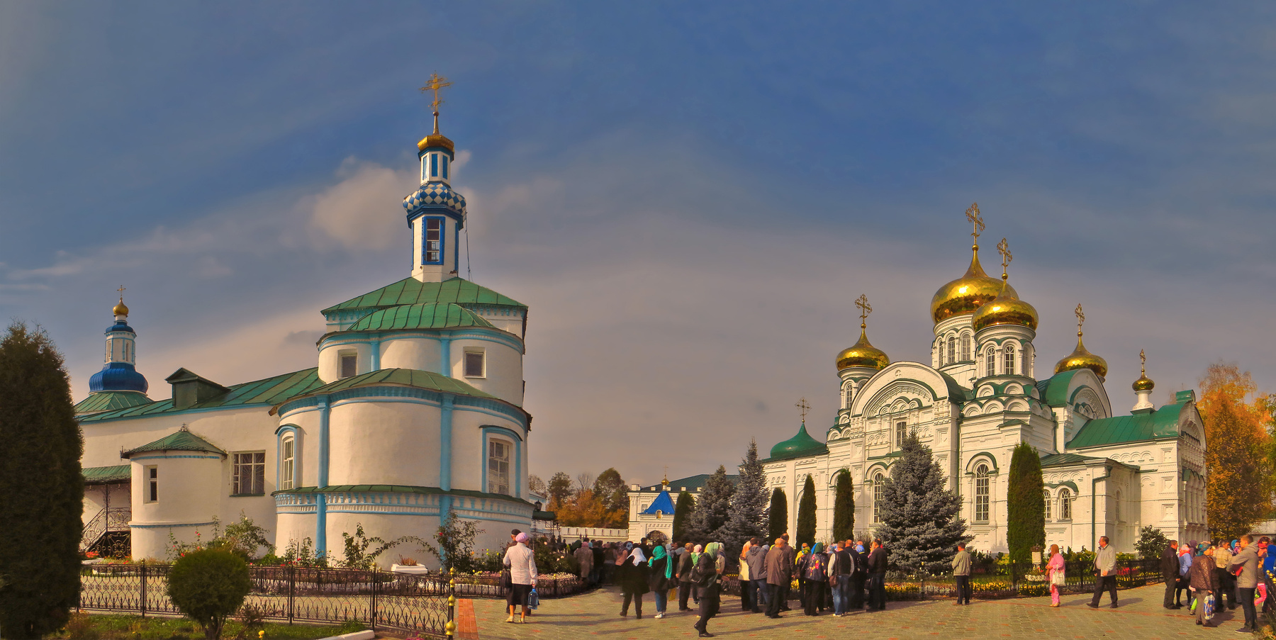 Раифский Богородицкий монастырь: церковь в честь Святых Отцев, в Раифе и Синае избиенных и Троицкий собор Раифа Раифский Богородицкий монастырь церковь в честь Святых Отцев Раифе и Синае избиенных Троицкий собор