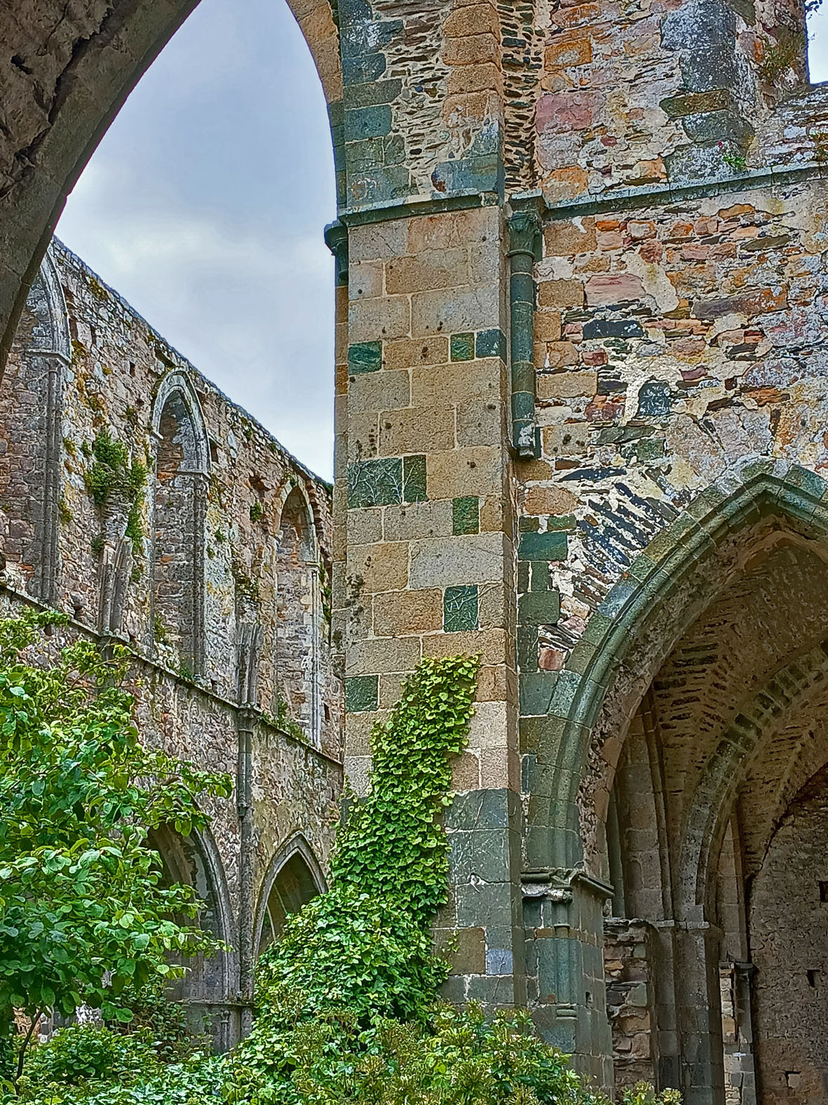 Живописные камни Бопора Бретань Bretagne Бопор Beauport аббатство руины