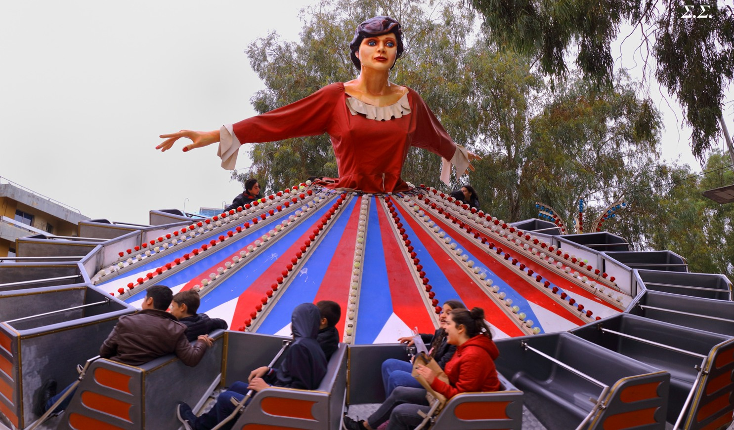 MERRY GO AROUND 