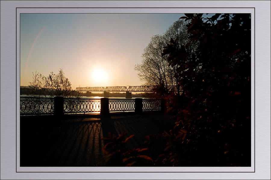 Закат на Оби - городской пейзаж. (Осень 2005.) закат обь новосибирск набережная осень 2005