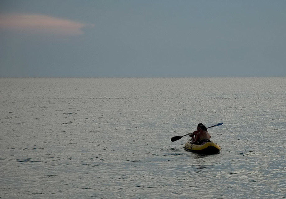 *** море, бойдарка, пара