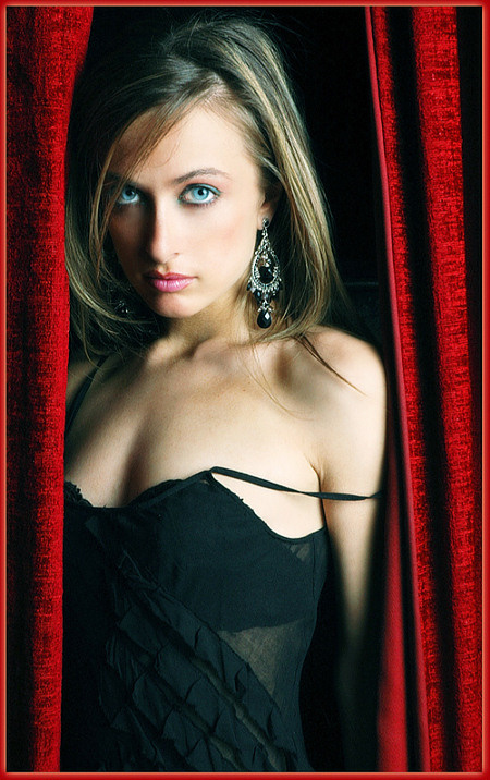 Elina V Krasnom (repost in color) 