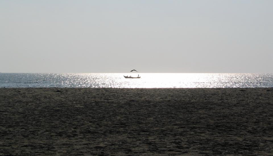 На вечерней зорьке море закат лодка