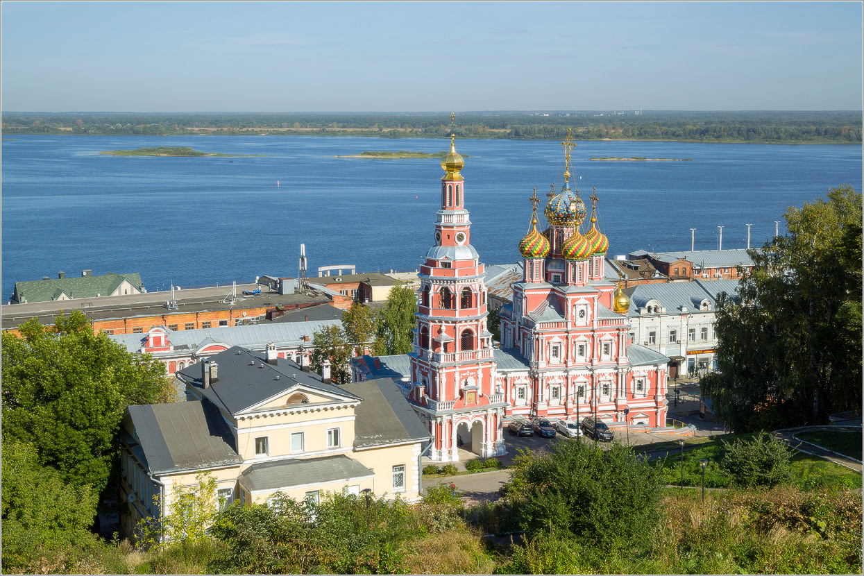 Взгляд с холма НН церкви монастыри