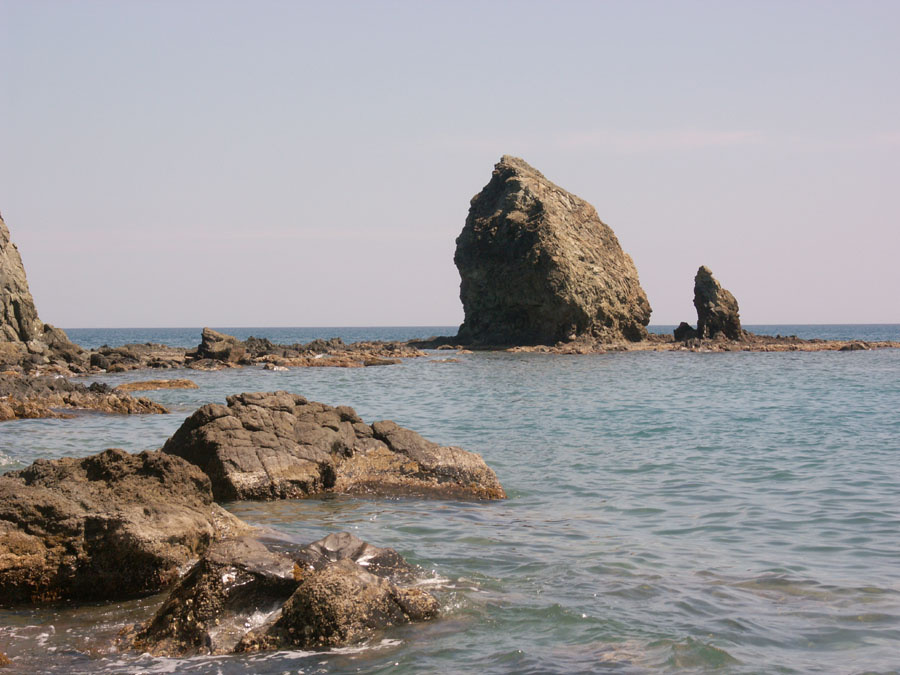 Скалистые берега Текировы море, солнце, скалы
