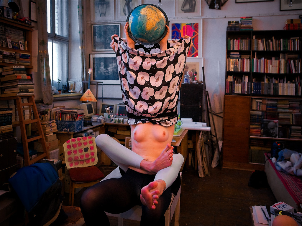 Globe is Scarecrow of Earth (Глобус – Чучело Земли) 