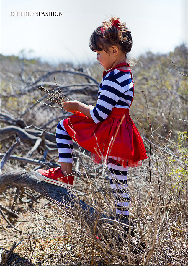 "Veter" magiazine (Russia) "Veter" magiazine (Russia)  Kids fashion photographer by Vika Pobeda/ www.vikapobeda.com Producer & Style : Vika Pobeda Hair: Alisa Irimia Make-up: Tatiana Kinyakina model: Rachel Сasting: Pobeda kids model management Dress: Cookie Kids