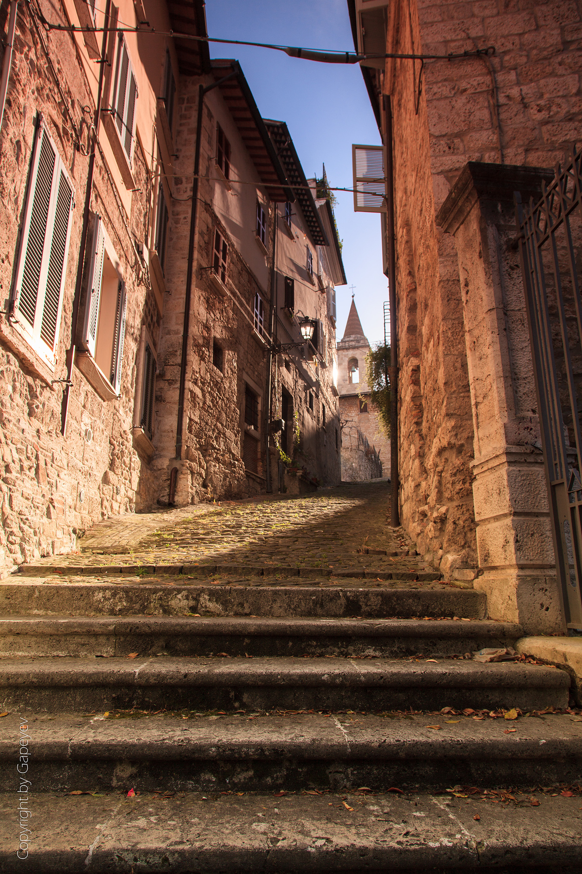 Улочки Италии Италия Асколи Пичиено Ascoli Piceno прогулки с фотоаппаратом Улица старого города Брусчатка старая Европа