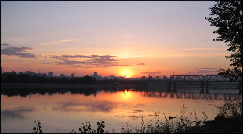 \"Утро над городом\" утро, город, вода, солнце, лето