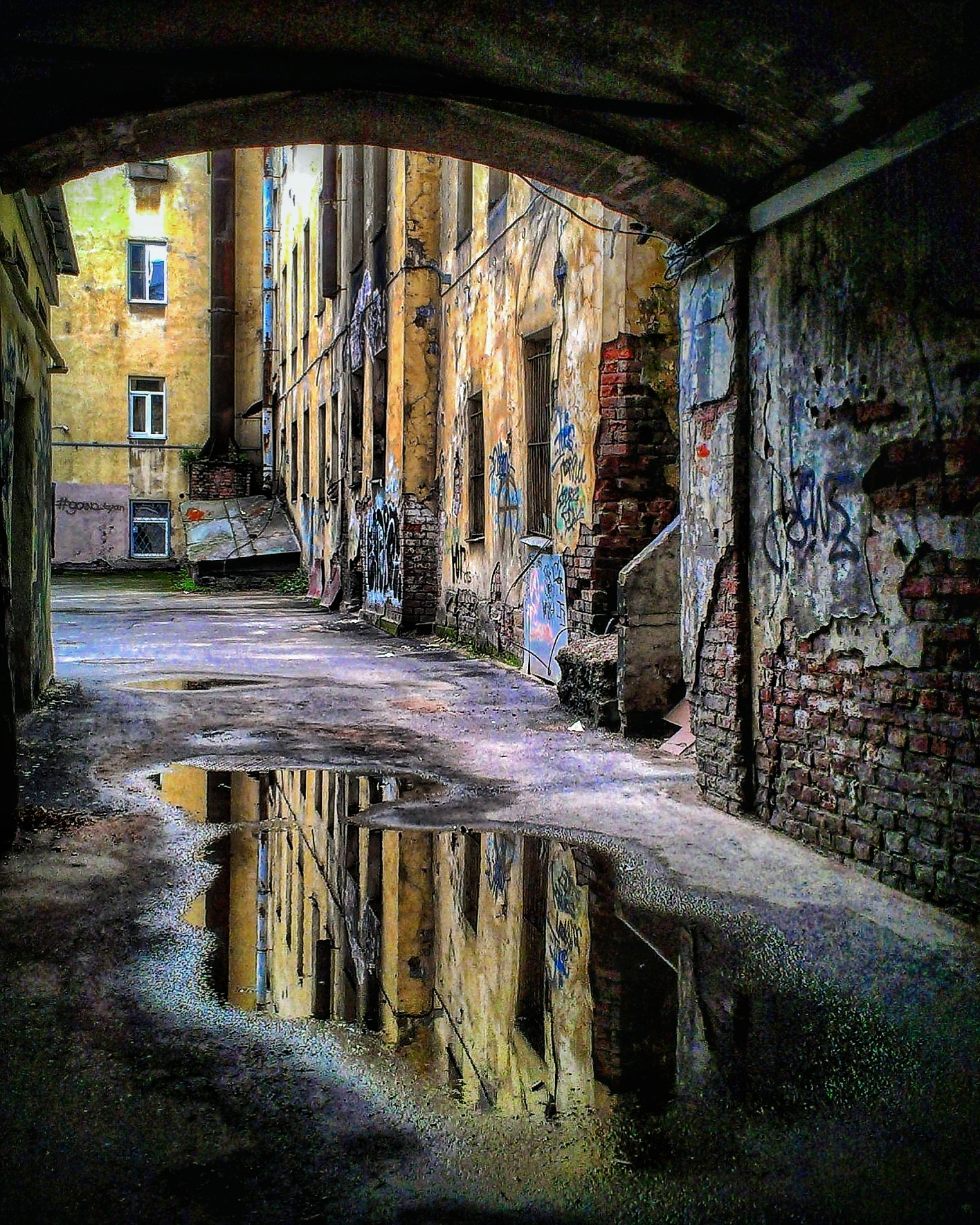 deep.spb*@ deepspb art ambient minimal deep spb artwork city street industrial urban urbex abandoned decay urbandecay grunge vintage streetart underground abstract urbanart oldschool contrast shadow light perspective urbanexploration urbanandstreet graphic classic