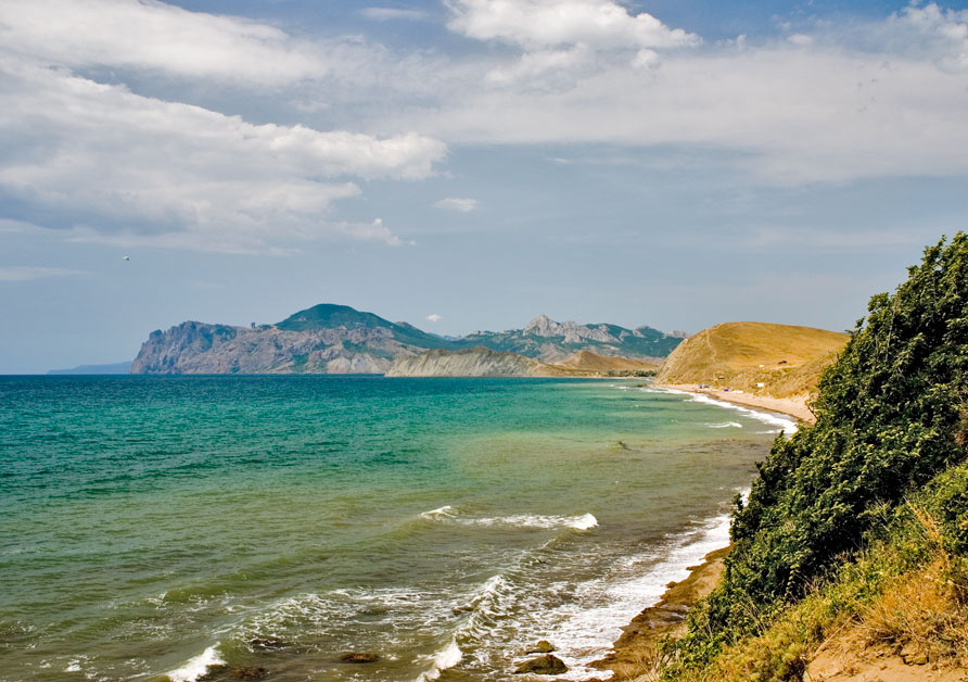 Тихая бухта Море, горы