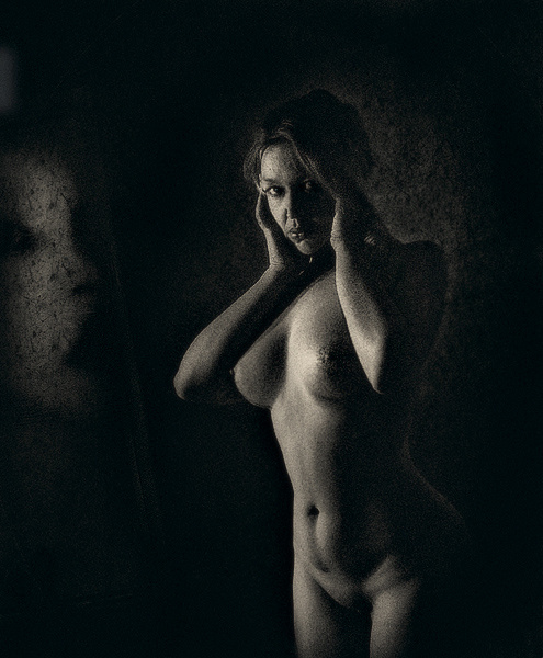 In the silence and pain art nude