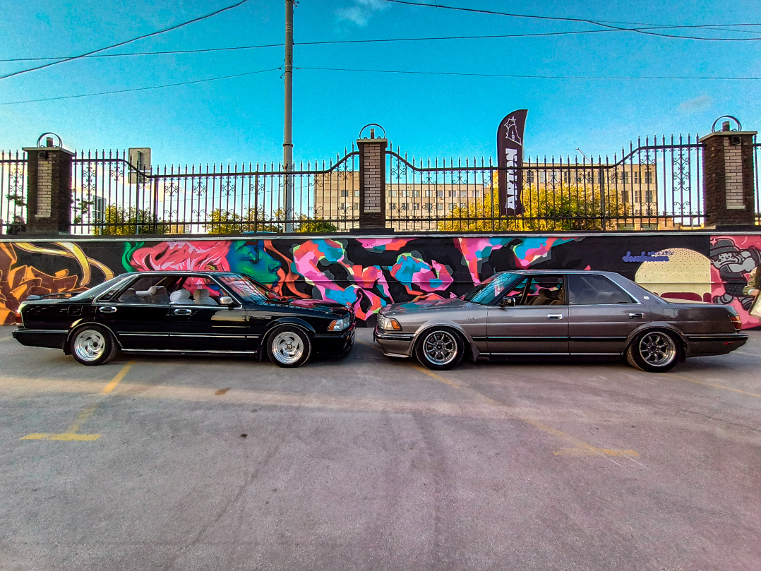 Nissan Gloria vs. Toyota Crown nissan toyota граффити