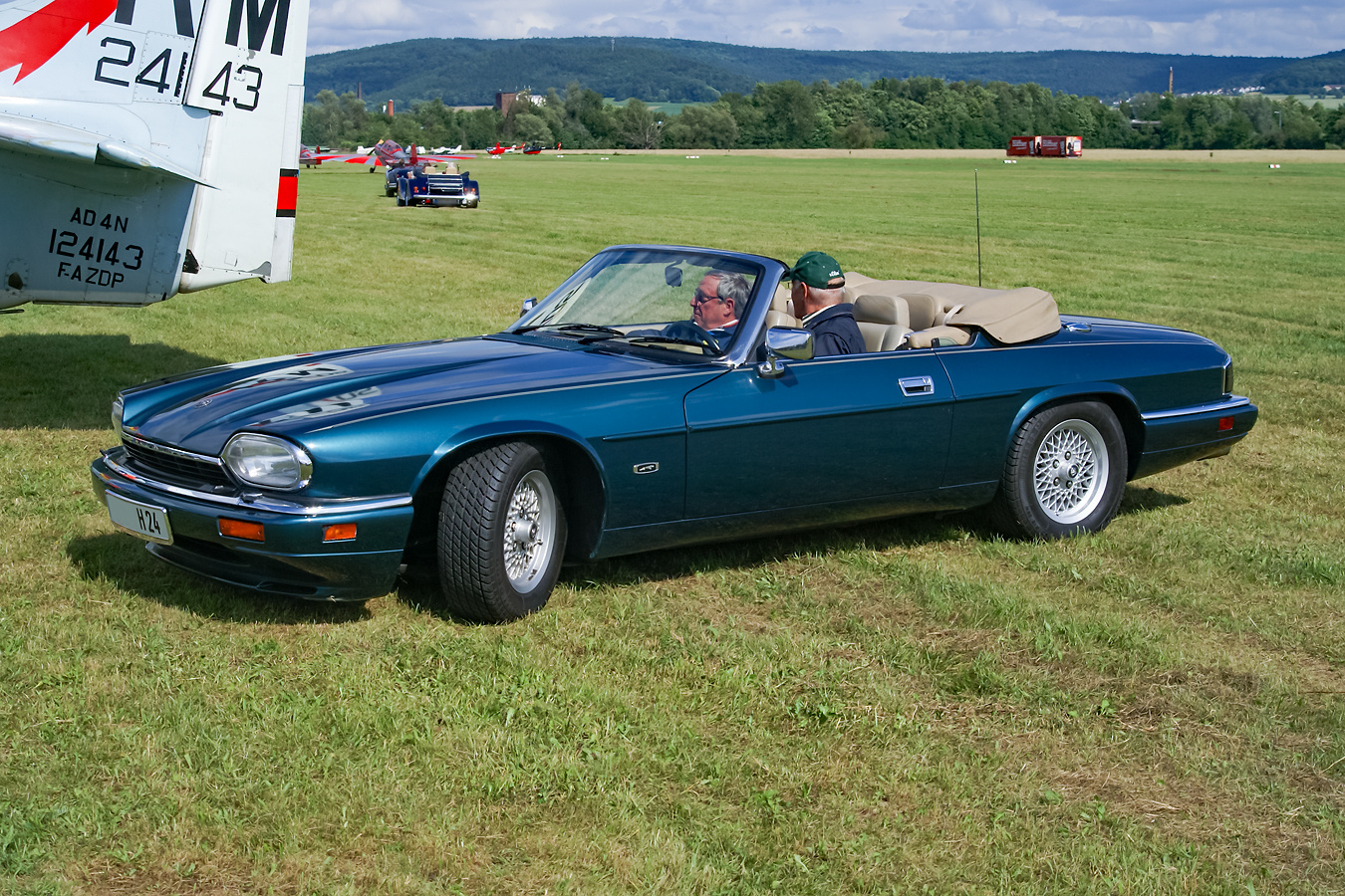 Автомобиль. Автомобиль машина кабриолет ретро oldtimer
