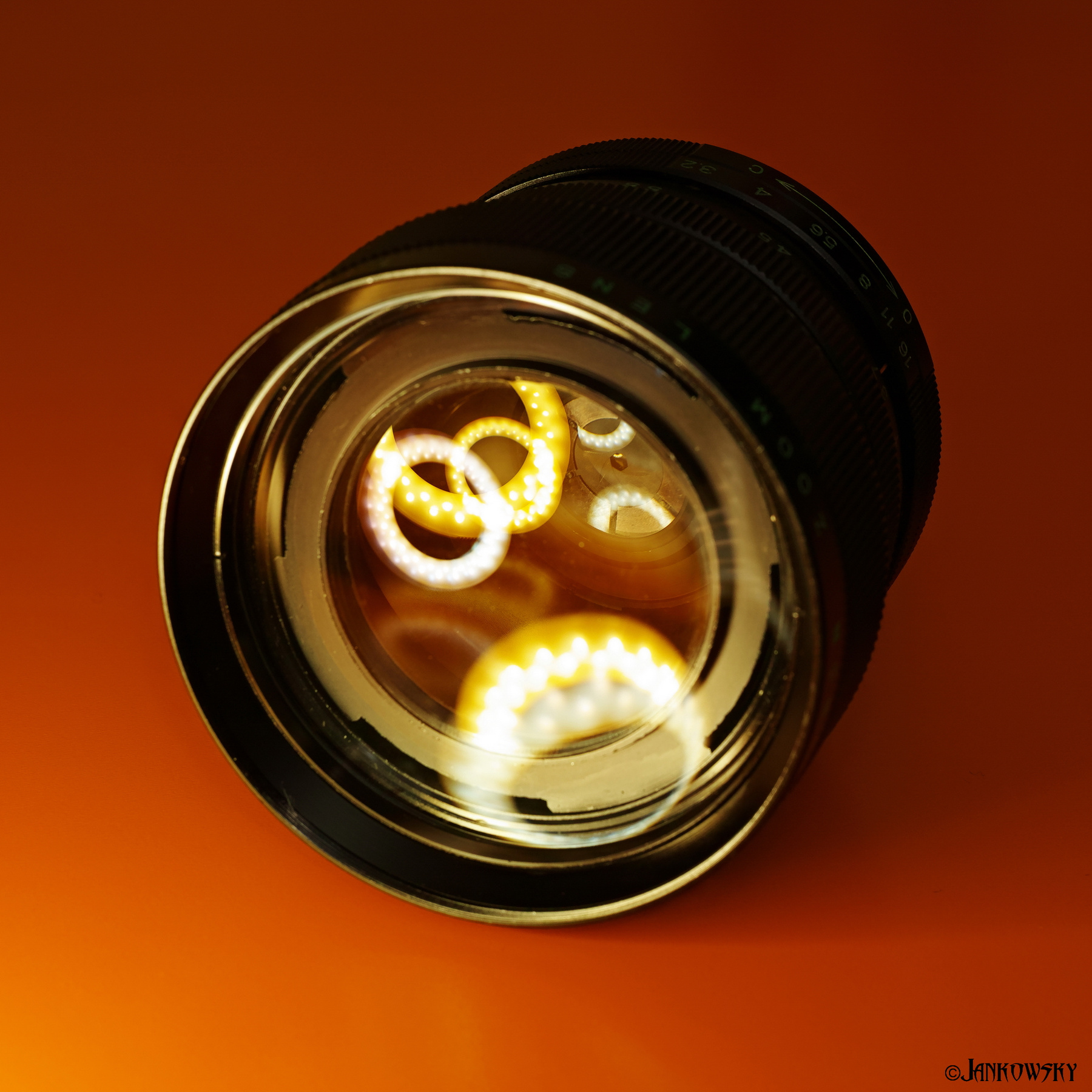 MIK JUNON 37-75mm F3.2 M42  вид  передней линзы объектив редкость экспонат коллекция фототехника линза диафрагма