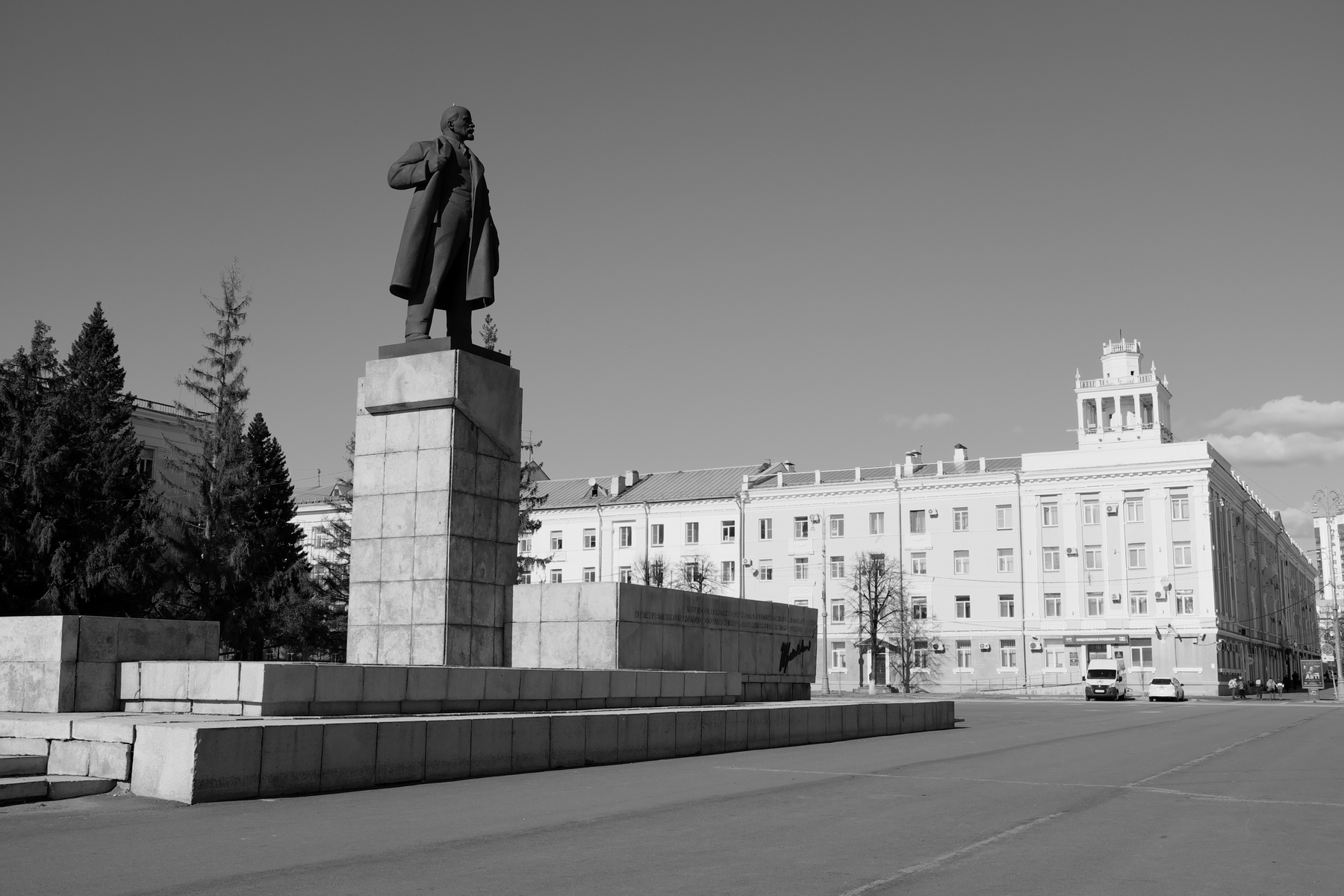 Ленин в Кургане Памятник В.И Ленину на центральной площади г Кургана
